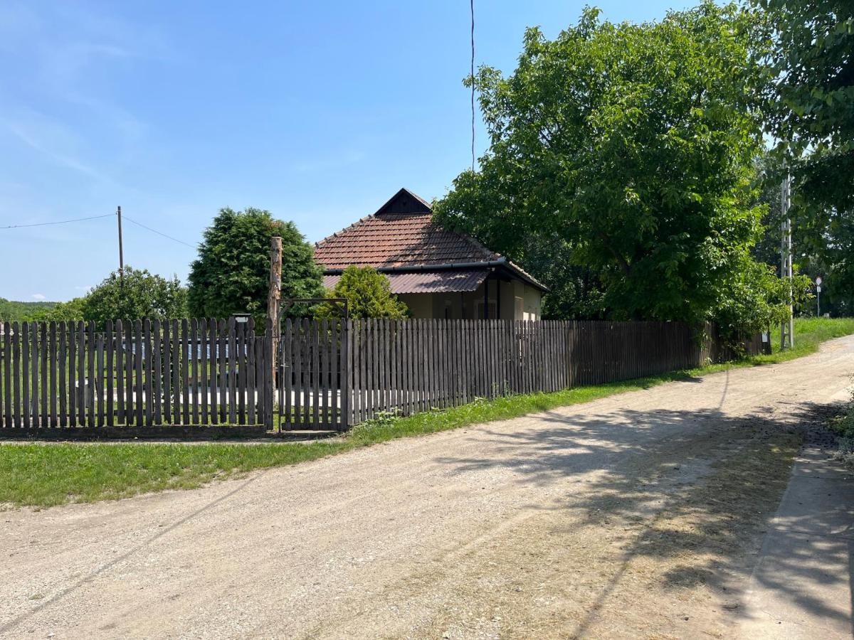 Tiszavirag Apartman Tiszakeszi Eksteriør billede